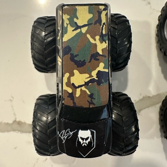 Mattel hot wheels toy car monster truck plastic x3 gas monkey, digger and Braun - Picture 4 of 12